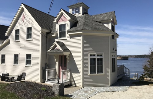 Georgetown Cottage | Waterfront Cottage, Stunning Master BDR with Balcony, 3 full baths, Scenic views