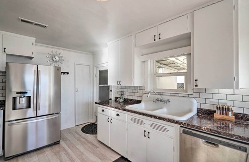 North Lakeport Cottage | Waterfront Cottage w/Private Pool & Lake View!