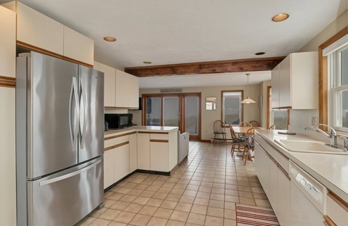 East Sandwich House | Waterfront cottage with private beach in Sandwich! 179B North Shore Blvd