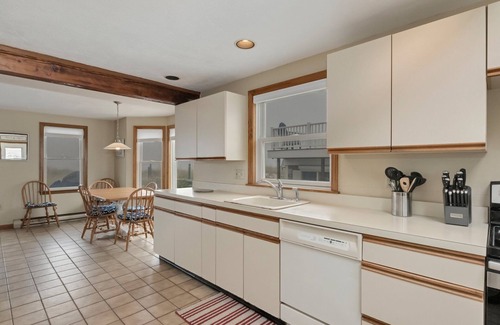 East Sandwich House | Waterfront cottage with private beach in Sandwich! 179B North Shore Blvd