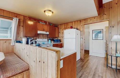 Birch Bay Cottage | Waterfront cottage with bay views, patio, grill & washer/dryer