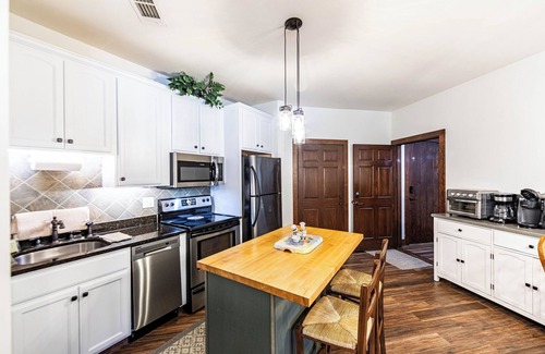 Lake Oconee Villa | Waterfront Cuscowilla Villa 2 Bedroom Suite on Lake Oconee with assigned Boat Slip