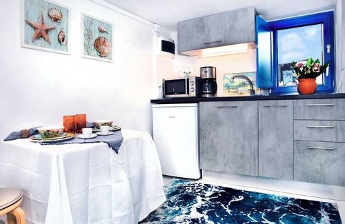 Antiparos House | WATERFRONT CYCLADES HOME W/STUNNING SEASIDE & ROLLING MOUNTAIN VIEWS!n