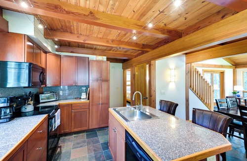 Deer Isle House | Waterfront Deer Isle Retreat w/Fire Pit!