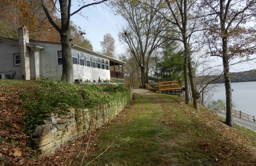 Stewart House | WATERFRONT, DOCK, SWIM PLATFORM/BOAT LAUNCH, STEWART, TN.