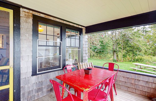 Cushing House | Waterfront dog-friendly cottage with amazing views, deck, grill, & washer/dryer