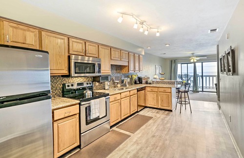 Crawfordville House | Waterfront Escape w/Balcony on Shell Point Beach!