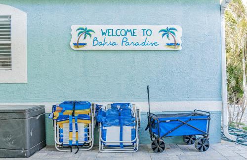 Bahia Vista House | Waterfront Family Compound - Free Golf Cart, Paddleboards, Heated Pool, Golden Tee 2025 Arcade Game
