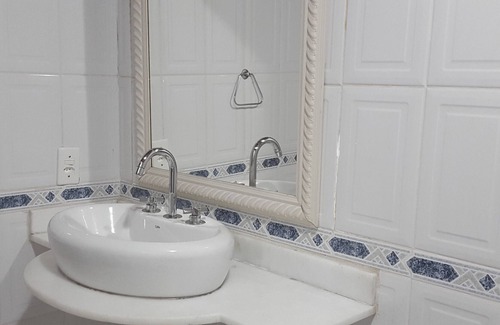 Lumiar House | Waterfront farm, close to the center ((Wi-Fi, Netflix and cable TV)