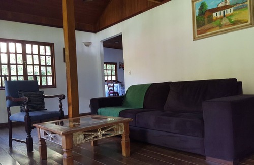 Lumiar House | Waterfront farm, close to the center ((Wi-Fi, Netflix and cable TV)