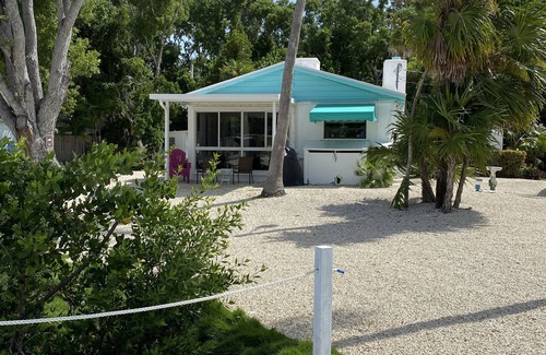 Islamorada Cottage | WATERFRONT FISHING COTTAGE/DOCKAGE + Walking distance to world famous Lorelei