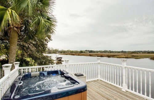 Goose Creek House | Waterfront Fishing Dock FirePit HotTub Deck GrillB