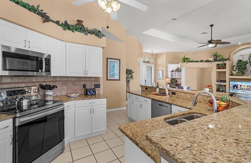 Pelican House | Waterfront Fun with Heated Pool, Private Dock & Gulf Access – Tropical Delight - Roelens