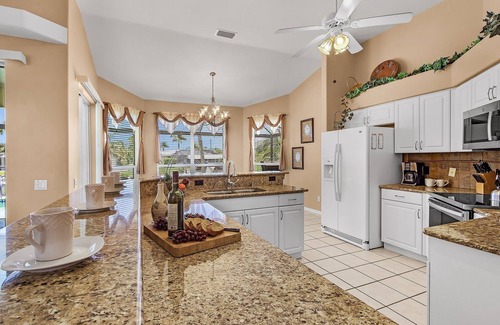 Pelican House | Waterfront Fun with Heated Pool, Private Dock & Gulf Access – Tropical Delight - Roelens