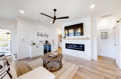 Maynardville House | Waterfront gem on Norris Lake w/dock, sunset lake views, decks, and firepit