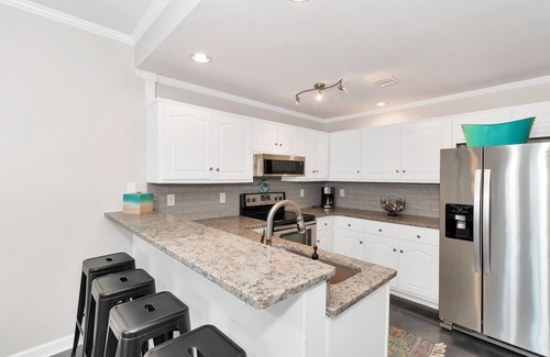 Dadeville Condo | Waterfront Getaway at Lake Martin – Deep Water Access & Breathtaking Views
