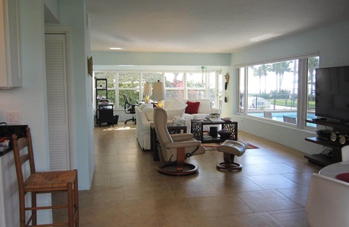 Palm Beach Shores Condo | Waterfront, Ground-Floor private residence with Ocean & Inlet views
