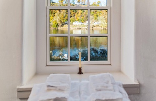 Bridgeton Townshp House | Waterfront Guest House Bed & Breakfast on the Delaware River in Bucks County