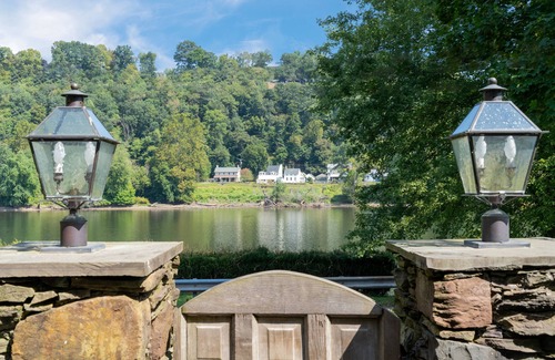 Bridgeton Townshp House | Waterfront Guest House Bed & Breakfast on the Delaware River in Bucks County
