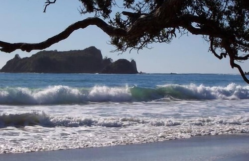 Opito Bay House | Waterfront Holiday Home - Ideal for Two Families