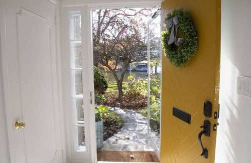 Waterford Villa | Waterfront Holiday Vacation Villa New England - 2 min from Ocean W/fireplace