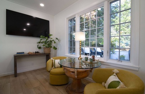 Waterford Villa | Waterfront Holiday Vacation Villa New England - 2 min from Ocean W/fireplace