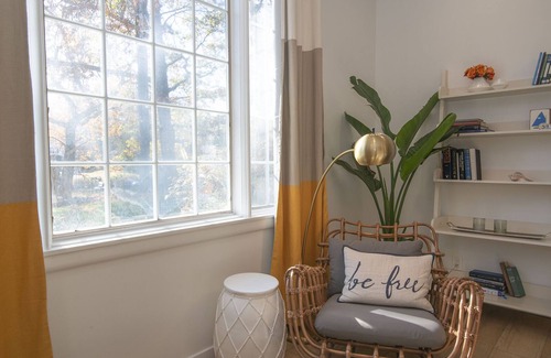 Waterford Villa | Waterfront Holiday Vacation Villa New England - 2 min from Ocean W/fireplace