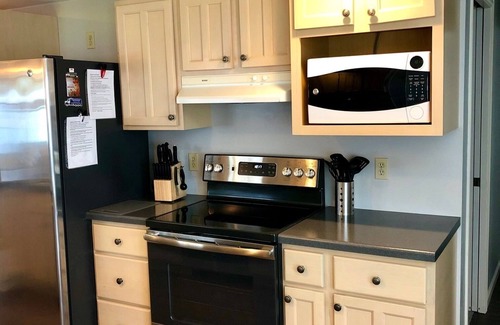 Luxemburg House | WATERFRONT HOME. Gorgeous Sunsets. Sleeps 5! 25 minutes to Lambeau. 5 star!