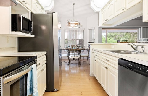 Highlands House | Waterfront home great for family gatherings or weekend getaways! Pet-friendly