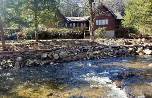 Cresco House | Waterfront Home in the Poconos, Dog friendly