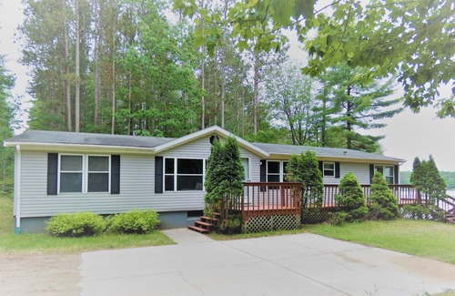 Wetmore House | Waterfront Home Near Munising on Lost Lake