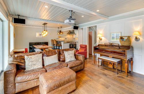 Bellingham House | Waterfront Home on Lake Samish with Hot Tub and Dock!