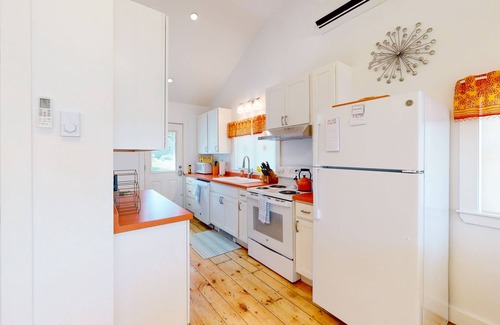 Cushing Cottage | Waterfront home on St. George River with private beach & deck - near festivals