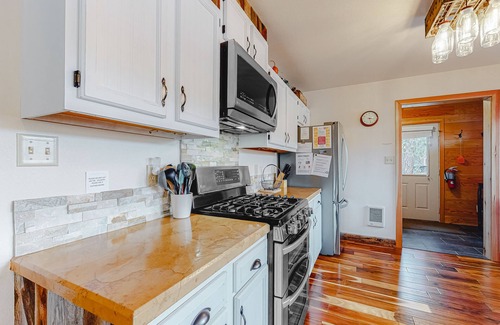 Joseph House | Waterfront Home on Wallowa Lake with private sauna, dock & amazing view