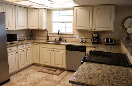 Chandler House | Waterfront Home! Relax & Enjoy the Serenity of Lake Palestine. n