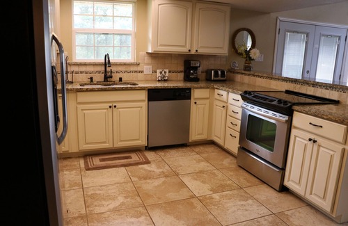 Chandler House | Waterfront Home! Relax & Enjoy the Serenity of Lake Palestine. n