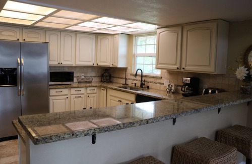 Chandler House | Waterfront Home! Relax & Enjoy the Serenity of Lake Palestine. n