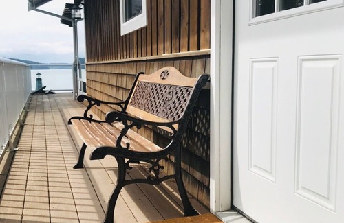 Anacortes House | Waterfront home, steps to the beach in protected bay! Birding, kayaking, swim.