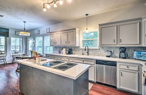 Willis House | Waterfront Home w/Boat Dock on Lake Conroe!