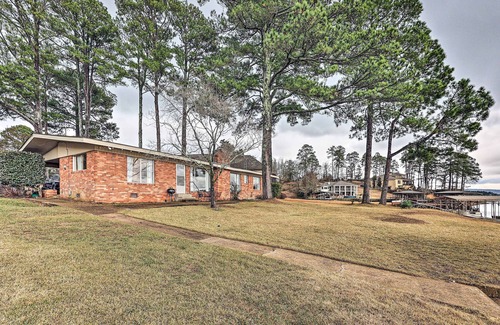 Lakeland House | Waterfront Home w/Dock < 3 Mi to Oaklawn Racing!