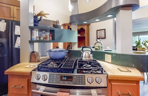 Poulsbo House | Waterfront home w/ Mt. Rainier and bay view, firepit & shore access - 1 dog OK