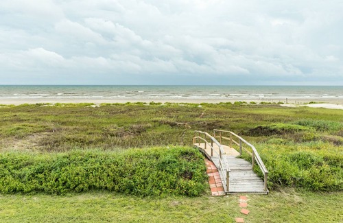 Miramar House | Waterfront home w/ wraparound deck, patio, & private beach access - two dogs OK
