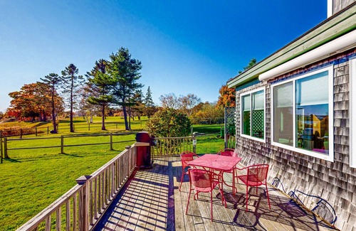 Rockland Cottage | Waterfront home with ocean views, beach access, AC & washer/dryer - dog-friendly