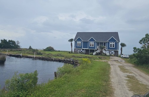 Sealevel House | Waterfront home with private sandy beach and pier on the Core Sound.n*Sleeps 12*