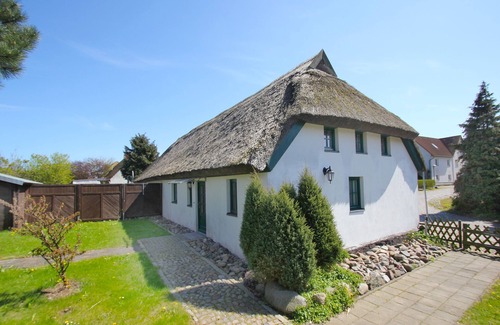 Wiek House | Waterfront house with terrace and garden - Ferienhaus Storchennest Haus R