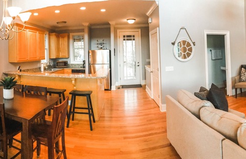 Dadeville House | Waterfront house, Minutes to Auburn, Boat slip.