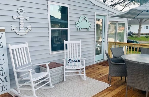 Deltaville House | Waterfront Jackson Creek Cottage with Private Pier