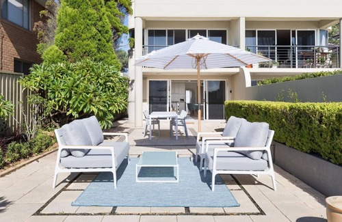 Sydney Apartment | Waterfront King Bed Courtyard Apartment