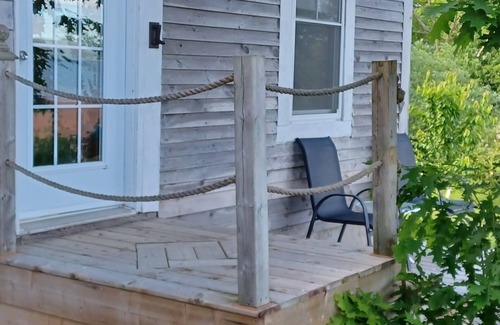Kingsport Cabin | Waterfront Kingsport Cabin