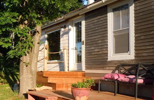 Kingsport Cabin | Waterfront Kingsport Cabin